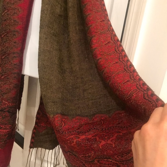 Beautiful Large Two Sided Pashmina - Picture 6 of 8